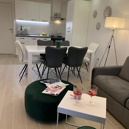 Onavi * マカルスカ