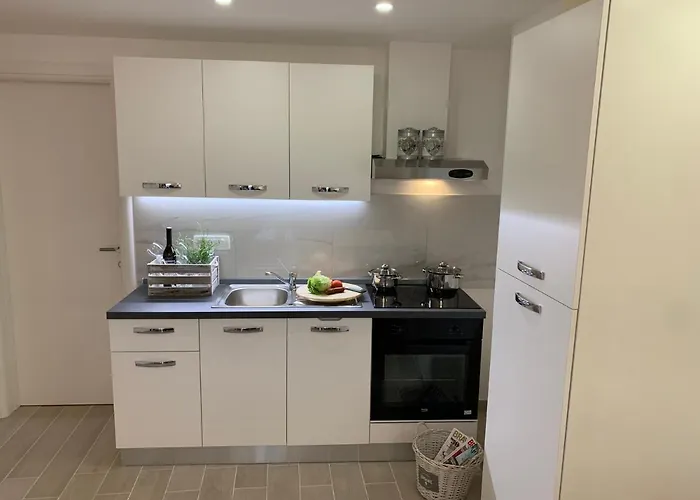 Onavi * Μακάρσκα